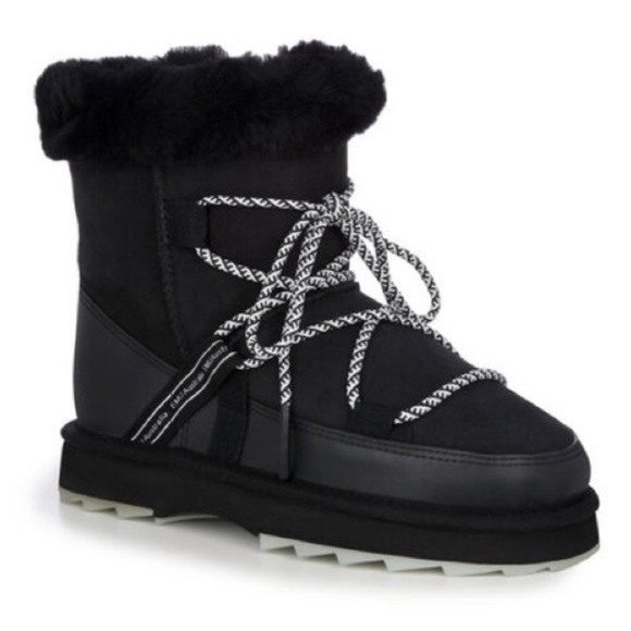 Emu Shoes - EMU Australia Blurred
Black / Australian sheepskin / Women's Boots / New in Box.